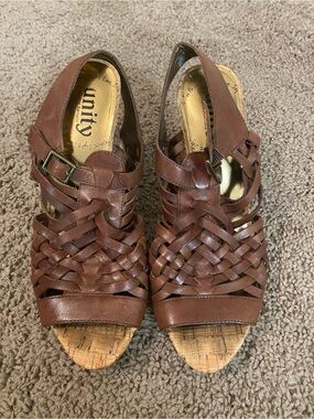 Unity Brown Leather Peep-Toe Sandals 6.5